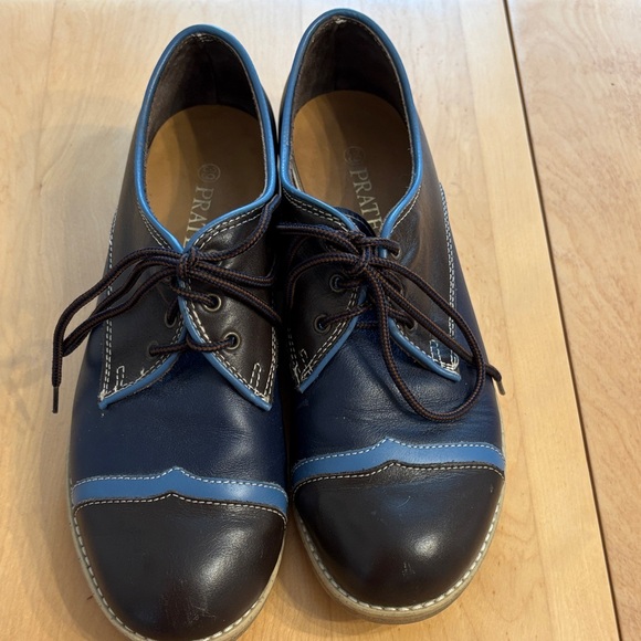 Pratesi Shoes - Women’s Pratesi Black & Navy Leather Derby Oxfords. Size 8
